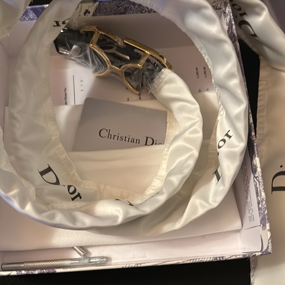 Brand new Christian Dior reversible belt for sale. I can’t fit it unfortunately. - Picture 2 of 3